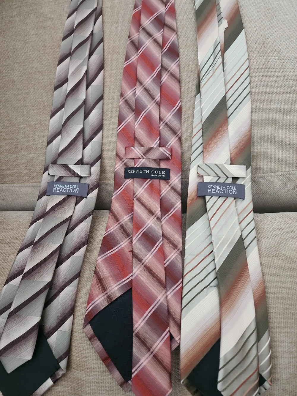 Kenneth Cole Reaction Men's Red Plaid Tie - Classic Stripe Design